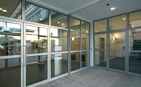 commercial building fitted with kawneer doors and flush door threshold