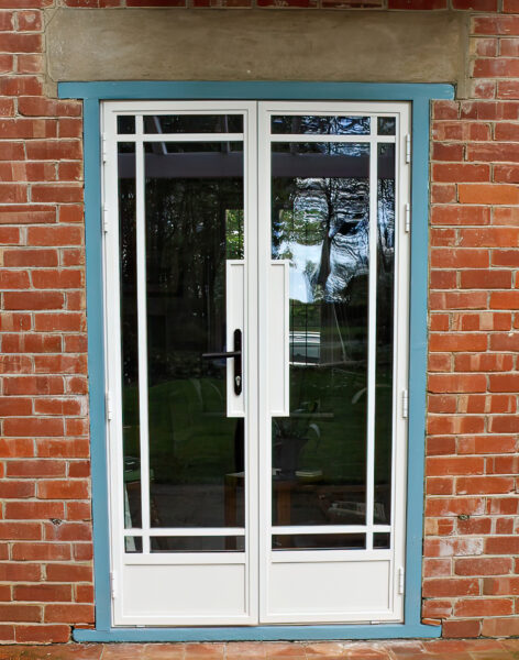 white crittall style aluminium doors in art-deco style