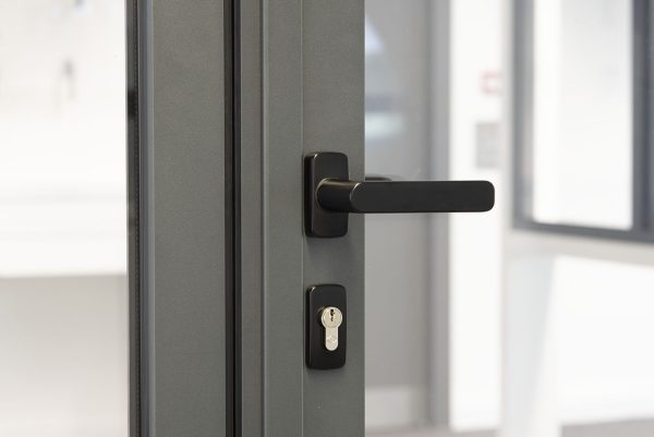 glideline gb49 cortizo bifold door handle in black on a grey frame