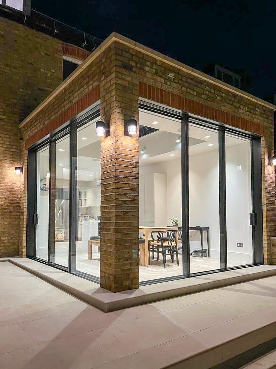 alumil sliding doors showing the m450 model in an extension