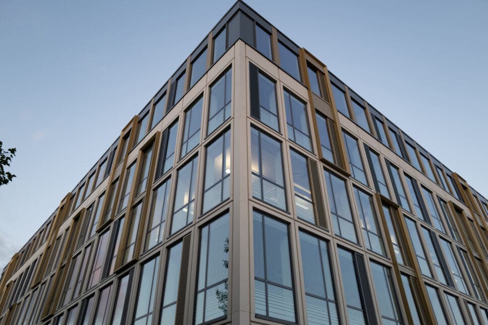 commercial aluminium windows 2 aluk commercial aluminium windows used in a cheltenham office building