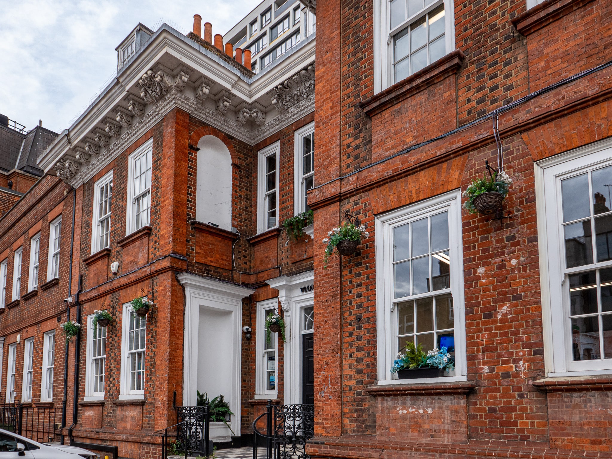 picture of london mansion house with period upvc sash windows