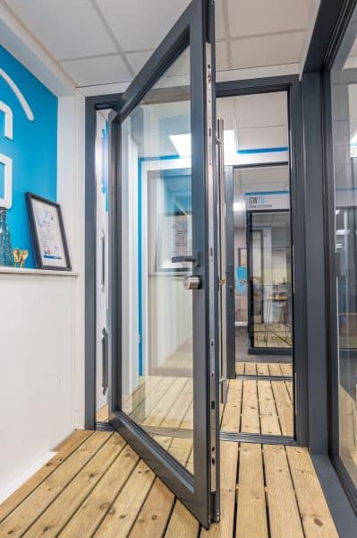 inside view of glideline gpd80 pivot door