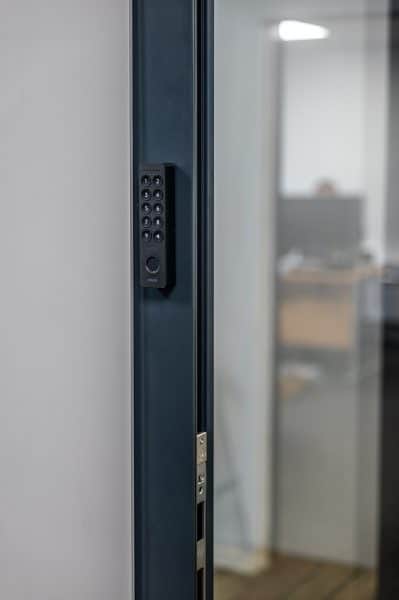 glideline gpd80 pivot door3